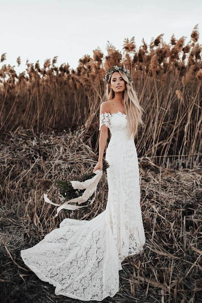 Vestido de novia de encaje sirena color marfil con escote en V y vestido de novia playero