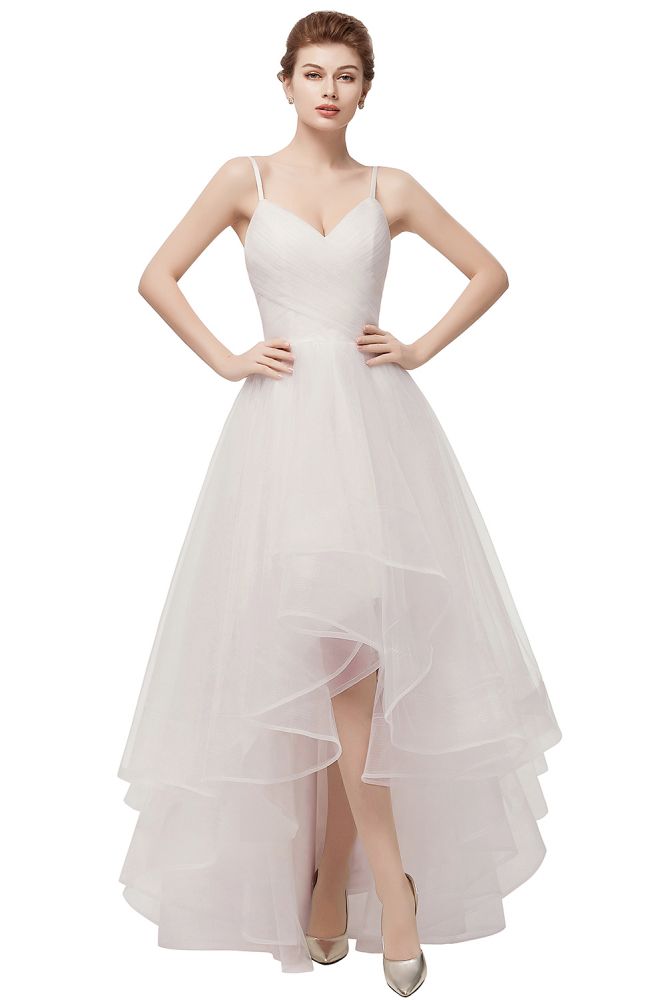 فساتين زفاف عاجية اللون على شكل حرف A بطول متدرج مع أشرطة رفيعة وتول مزين بالكشكش