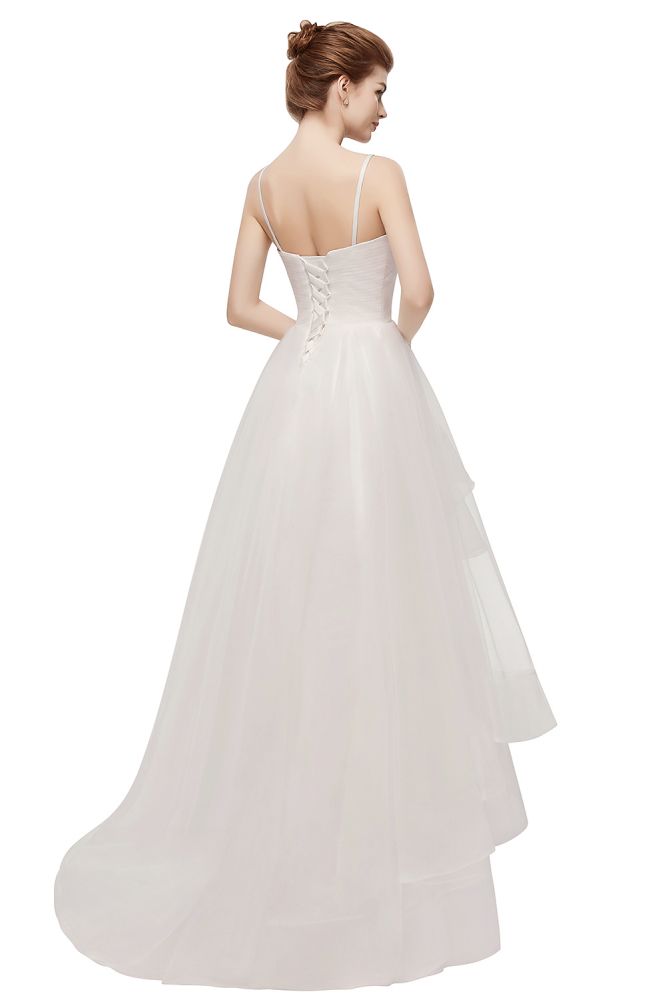 فساتين زفاف عاجية اللون على شكل حرف A بطول متدرج مع أشرطة رفيعة وتول مزين بالكشكش