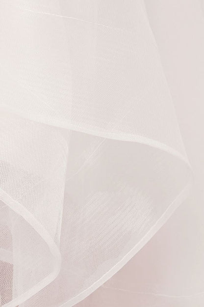 Elfenbeinfarbenes A-Linien-Brautkleid mit Spaghettiträgern und Rüschen