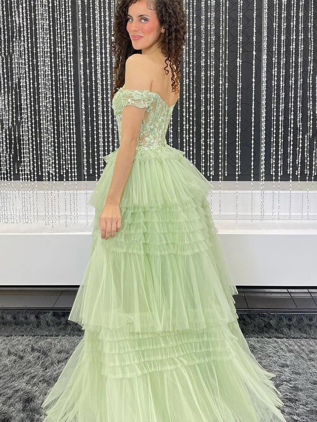 Jara | Vestido de Gala Azul Claro em Tule com Ombros Descobertos e Apliques