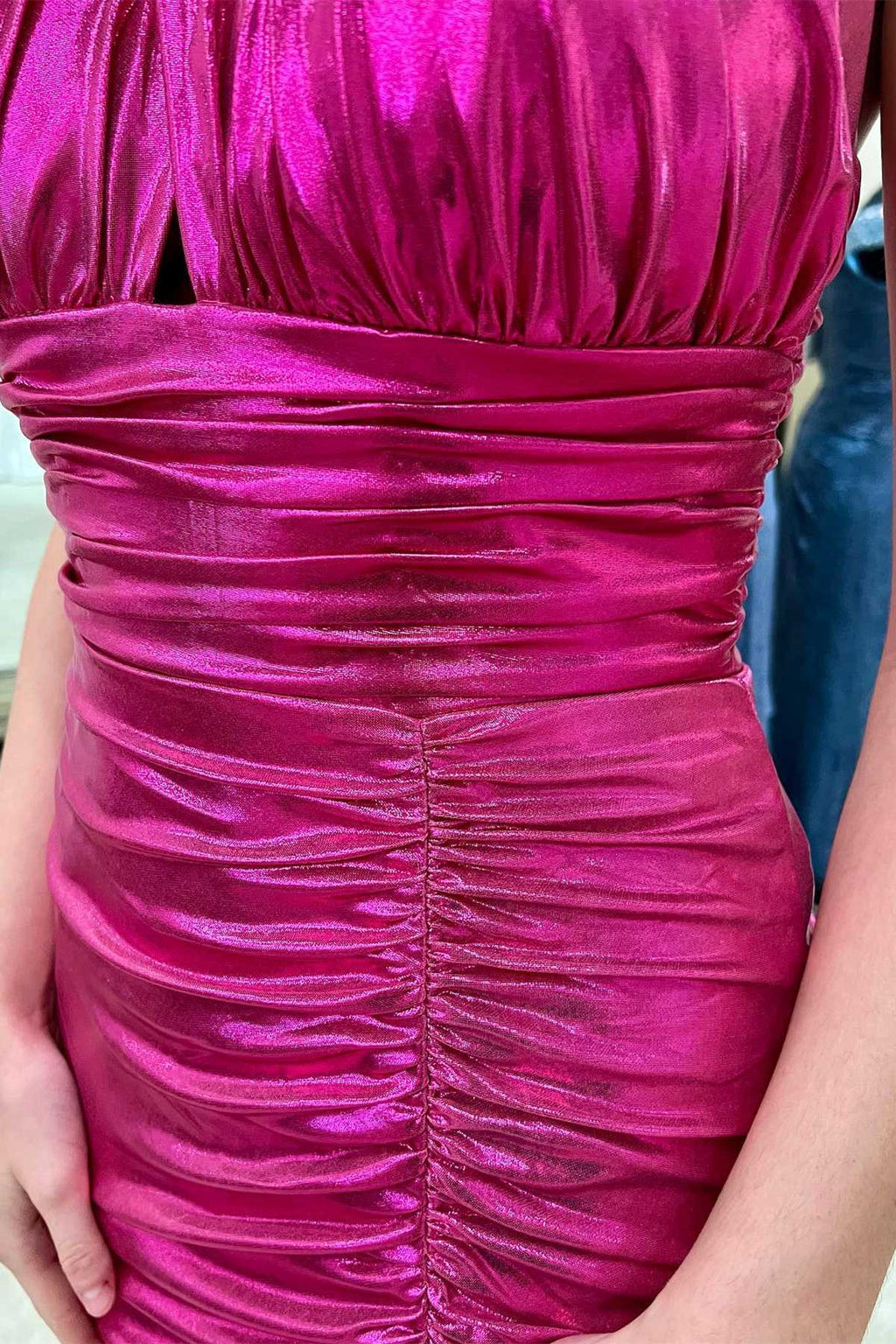 Vestido Curto de Festa com Alças e Franzidos