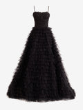 Abito lungo da sera a balze in tulle con paillettes a linea ad A