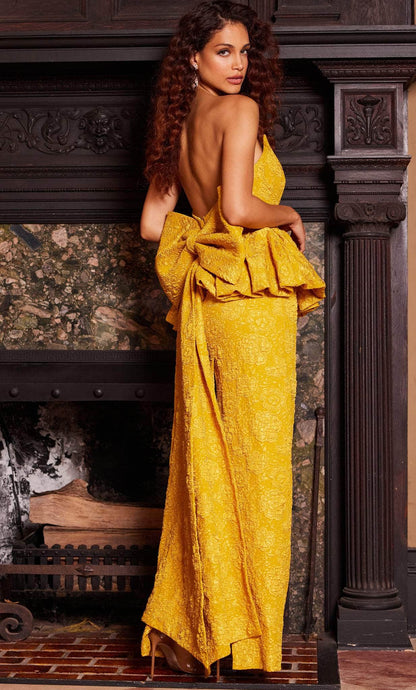 Vestido de noche floral con cuello en V