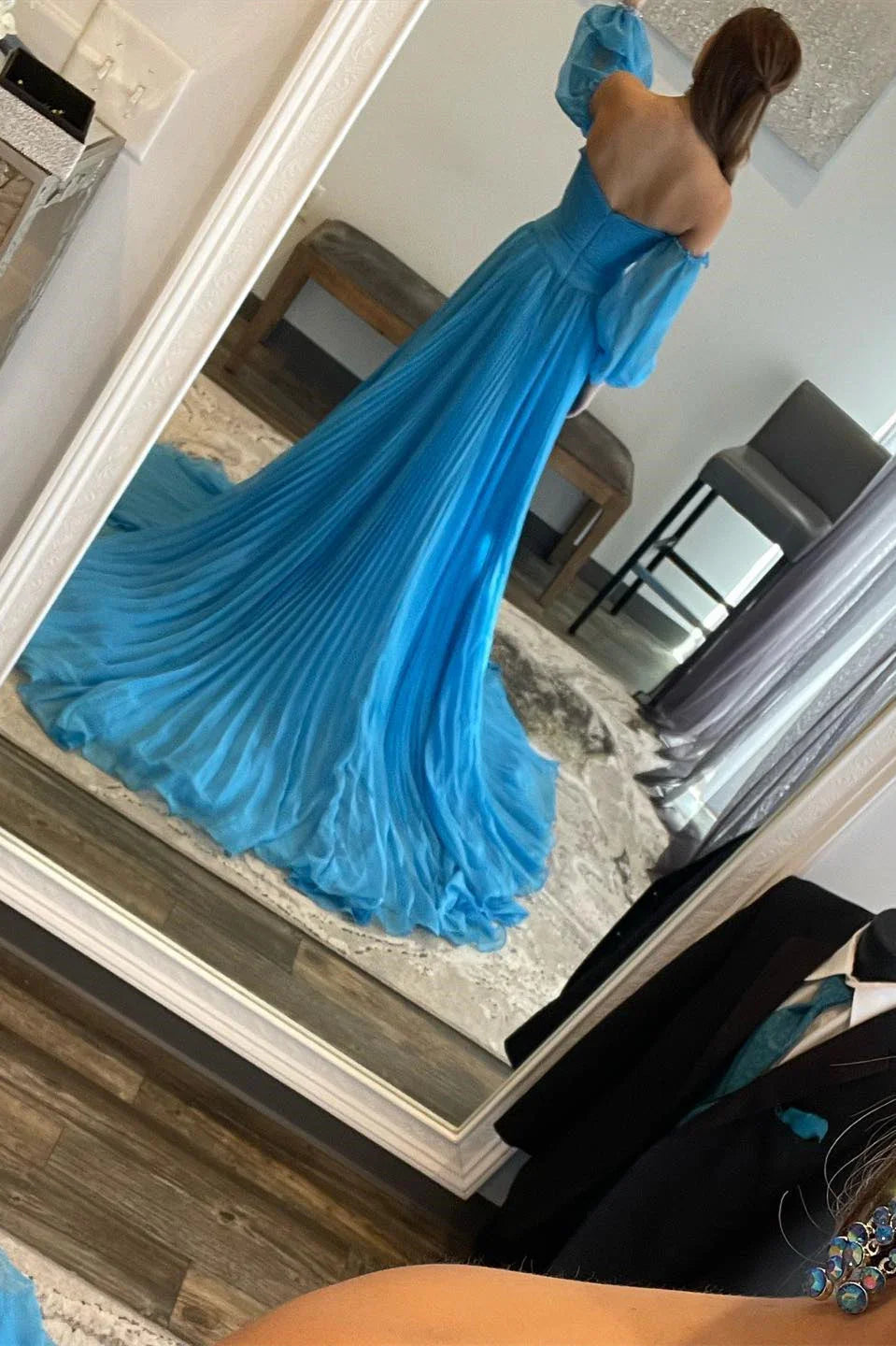 Ana | Robe de bal bustier en ligne A vert chasseur ornée de strass avec manches