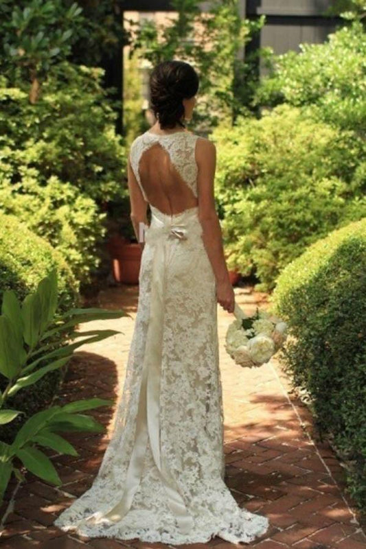 Vestido de novia de encaje hasta el suelo con escote en forma de cerradura en la espalda