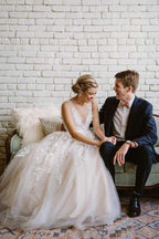 Abito da sposa avorio con applicazioni in pizzo, scollo a V, abito da sposa da spiaggia