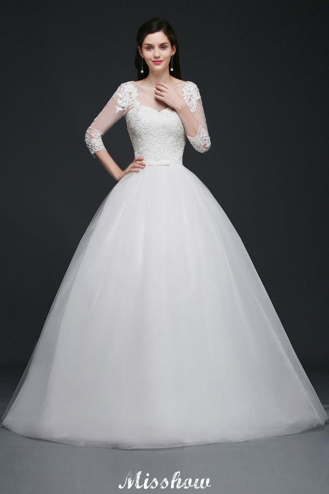 Ballkleid mit U-Ausschnitt und Spitzenapplikationen aus Tüll