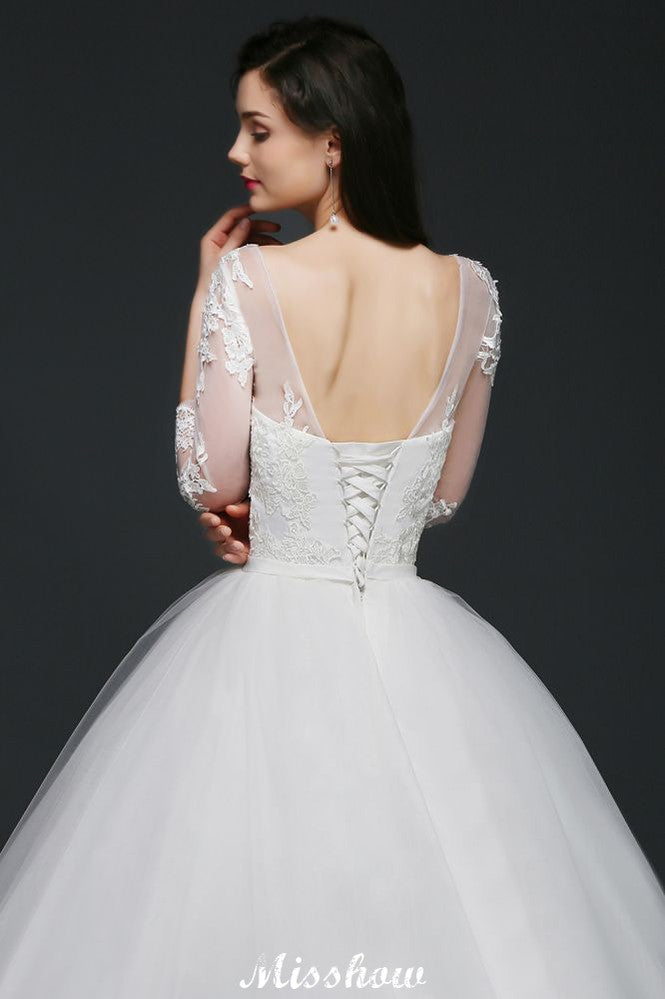 Ballkleid mit U-Ausschnitt und Spitzenapplikationen aus Tüll