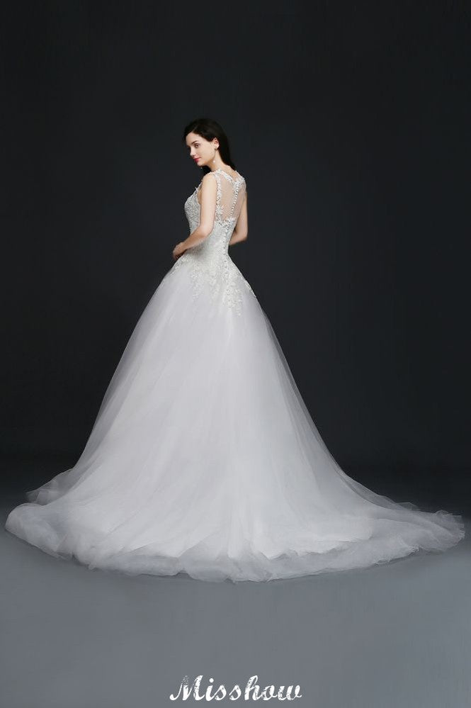 Brautkleid mit Spitzenapplikationen und U-Ausschnitt aus Tüll