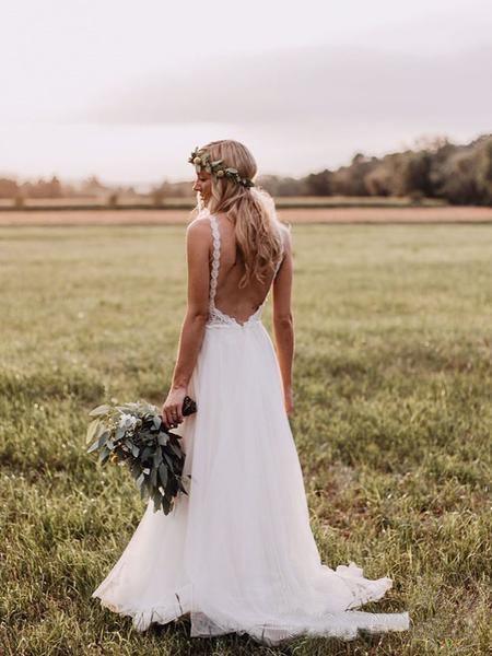 فستان زفاف بسيط بتوب دانتيل وتنورة تول بدون ظهر