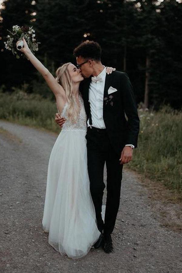 فستان زفاف بسيط بتوب دانتيل وتنورة تول بدون ظهر