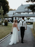 فستان زفاف بسيط بتوب دانتيل وتنورة تول بدون ظهر