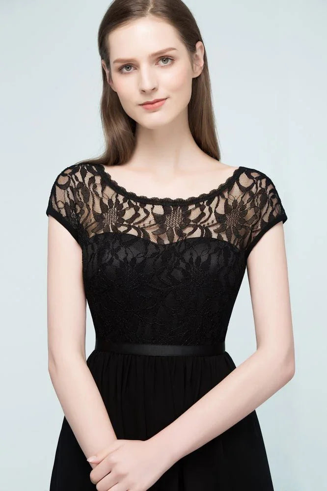 Robe de demoiselle d'honneur courte en mousseline à encolure arrondie et haut en dentelle, coupe évasée