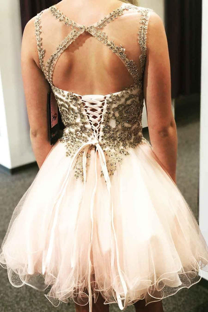 Vestido de fiesta corto con espalda cruzada y cordones y cuentas