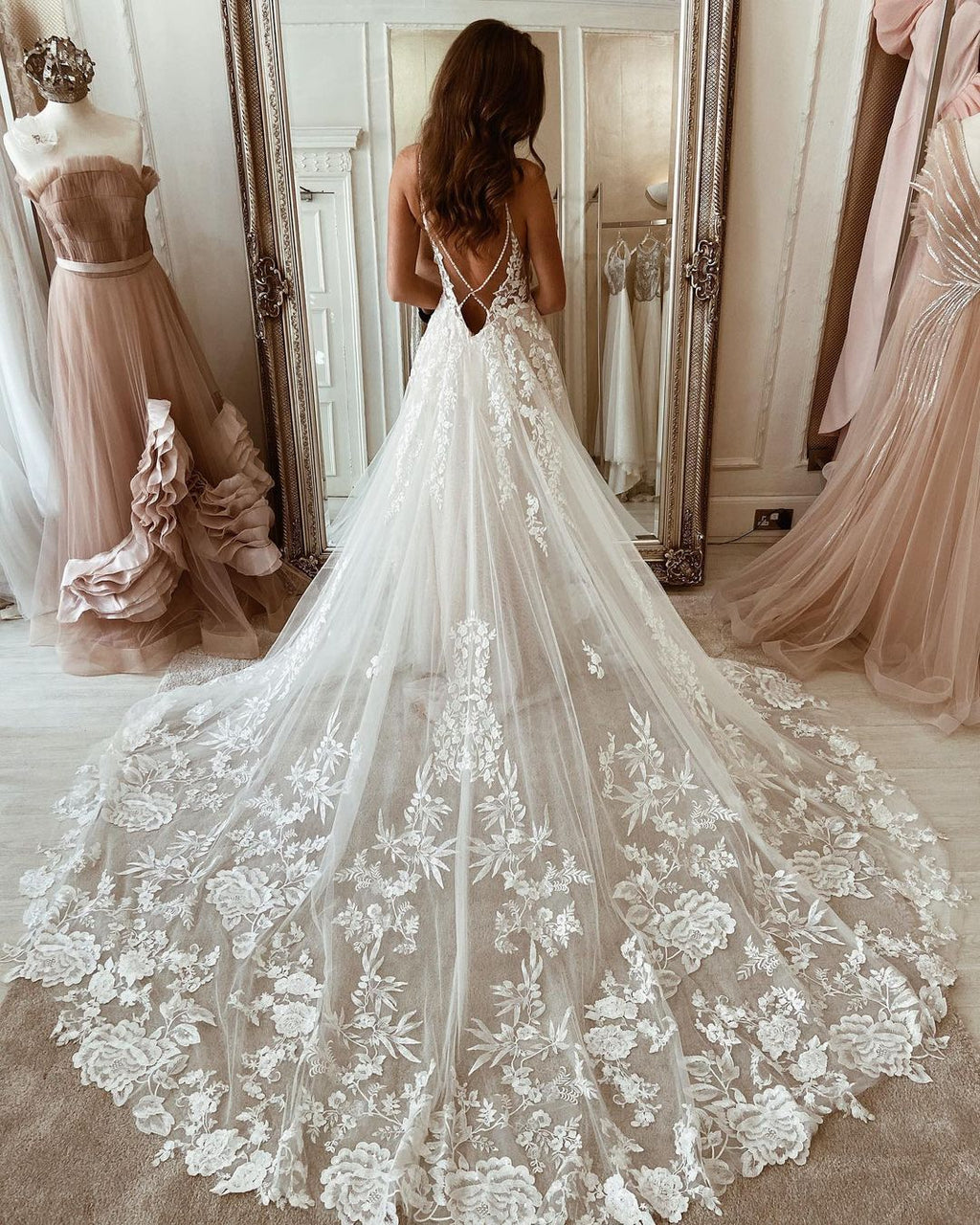 Lace Overskirt Wedding Dress Tulle Bridal Gown Spaghetti Straps