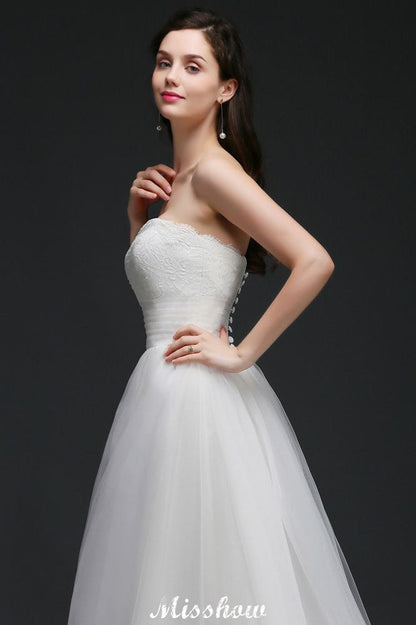 Trägerloses Brautkleid aus weißem Tüll in A-Linie