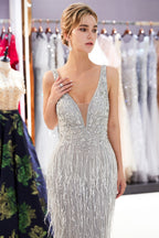 Último Vestido de Noite Longo com Cauda de Sereia, Decote em V, Bordado com Contas e Franjas em Tule