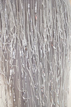 Último Vestido de Noite Longo com Cauda de Sereia, Decote em V, Bordado com Contas e Franjas em Tule