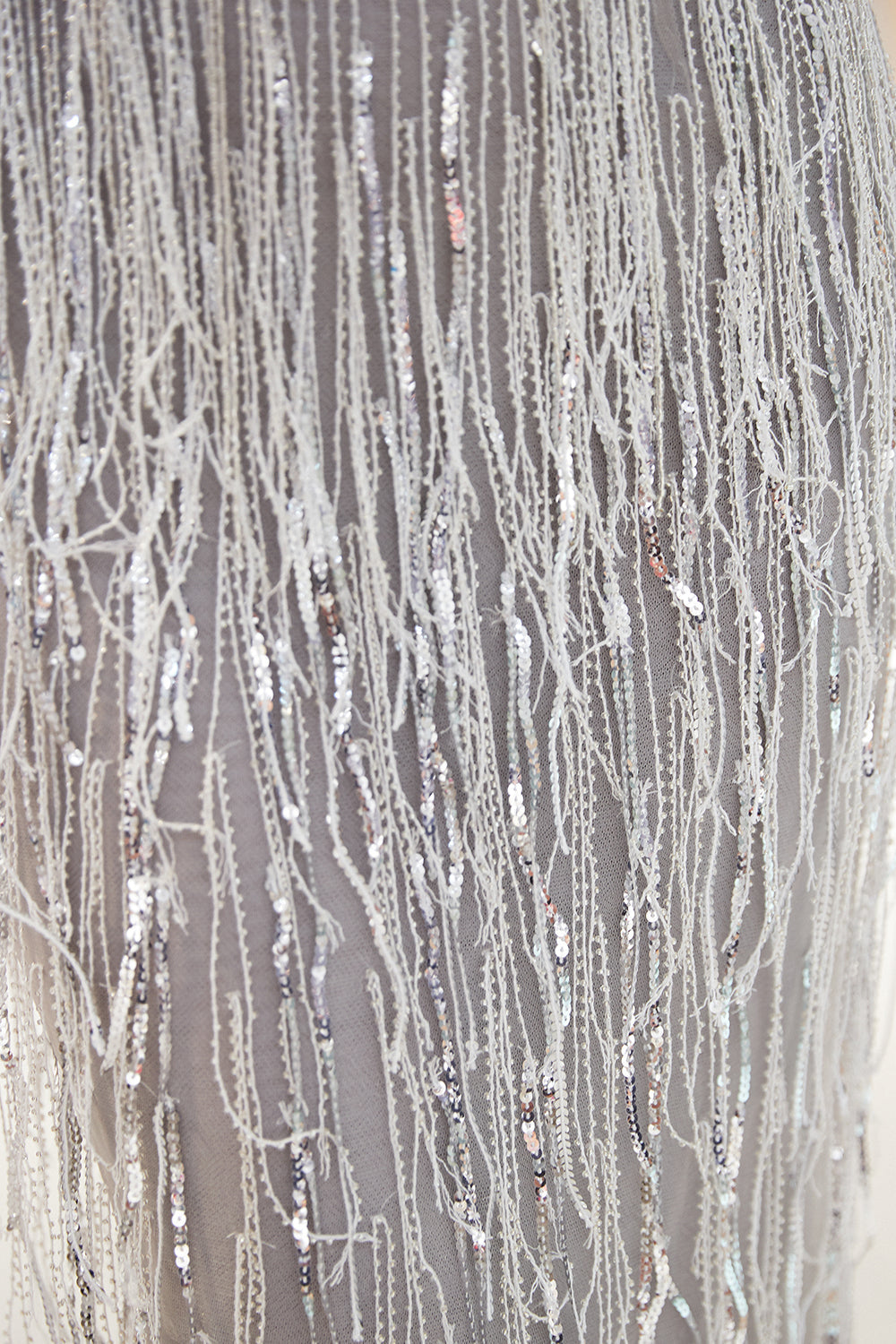 Último Vestido de Noite Longo com Cauda de Sereia, Decote em V, Bordado com Contas e Franjas em Tule