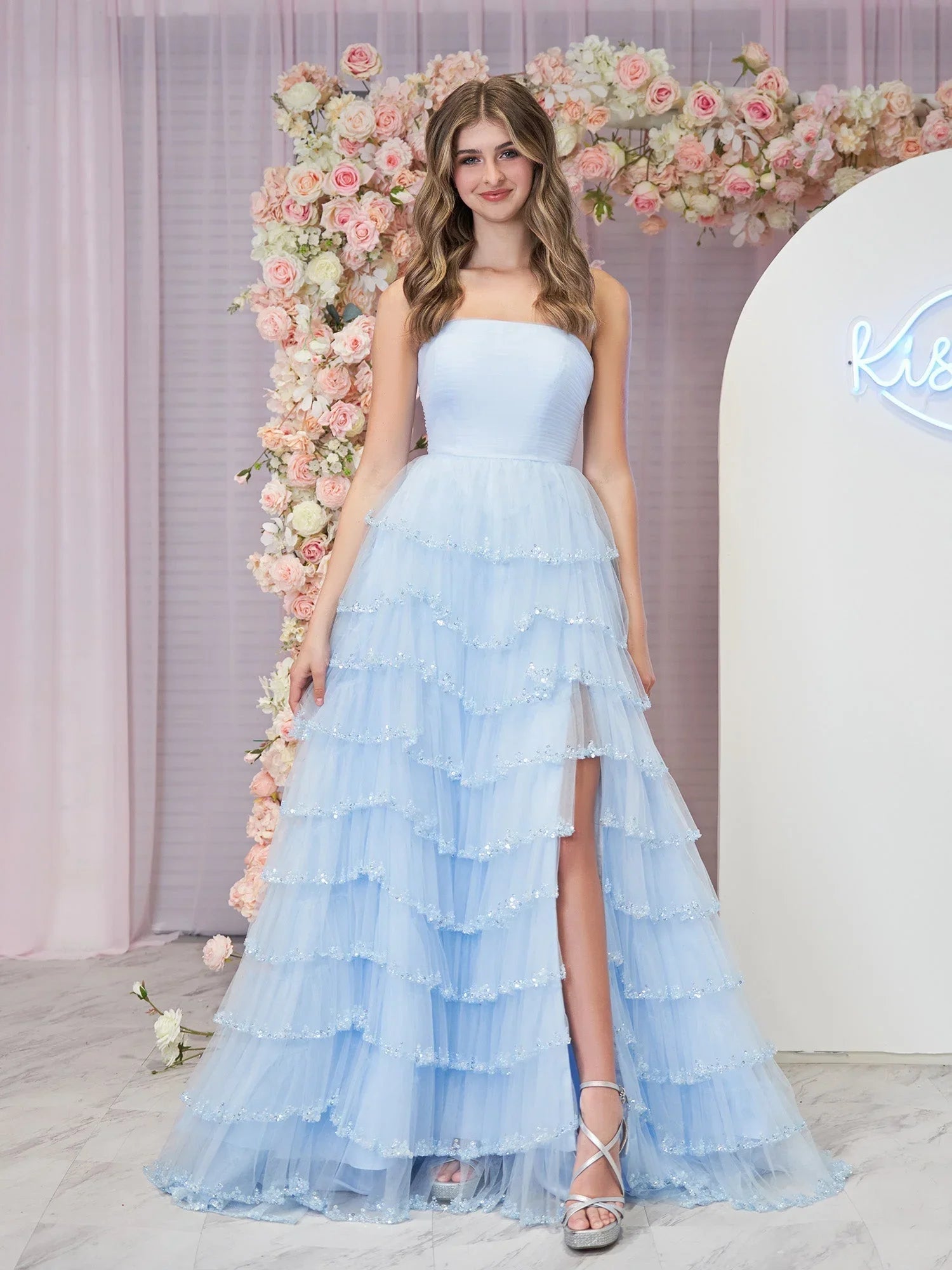 Braelyn | Abito da sera azzurro chiaro senza spalline in tulle a strati con paillettes