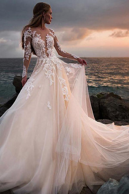 Elfenbeinfarbenes Strand-Brautkleid aus Tüll mit langen Ärmeln aus Illusionsspitze