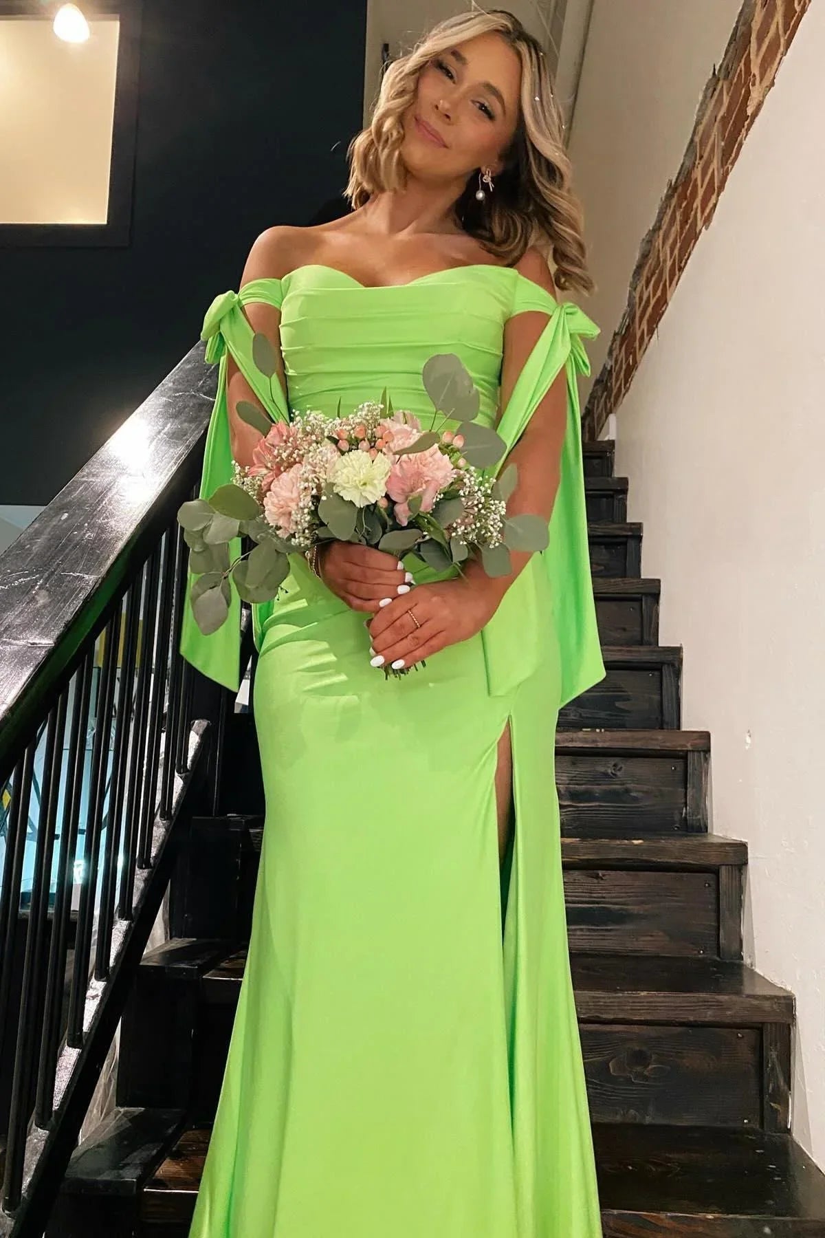 Lincoln | Robe longue formelle sirène froncée vert citron à épaules dénudées