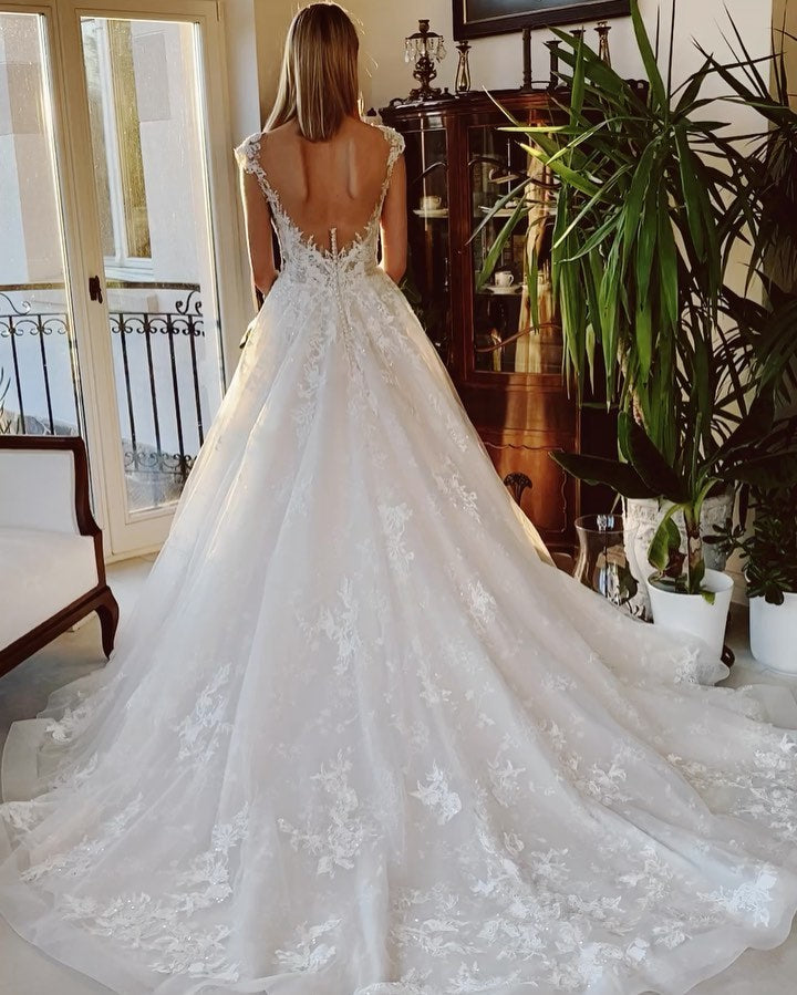 Robe de mariée longue en ligne A, appliques en dentelle, dos nu, traîne d'église
