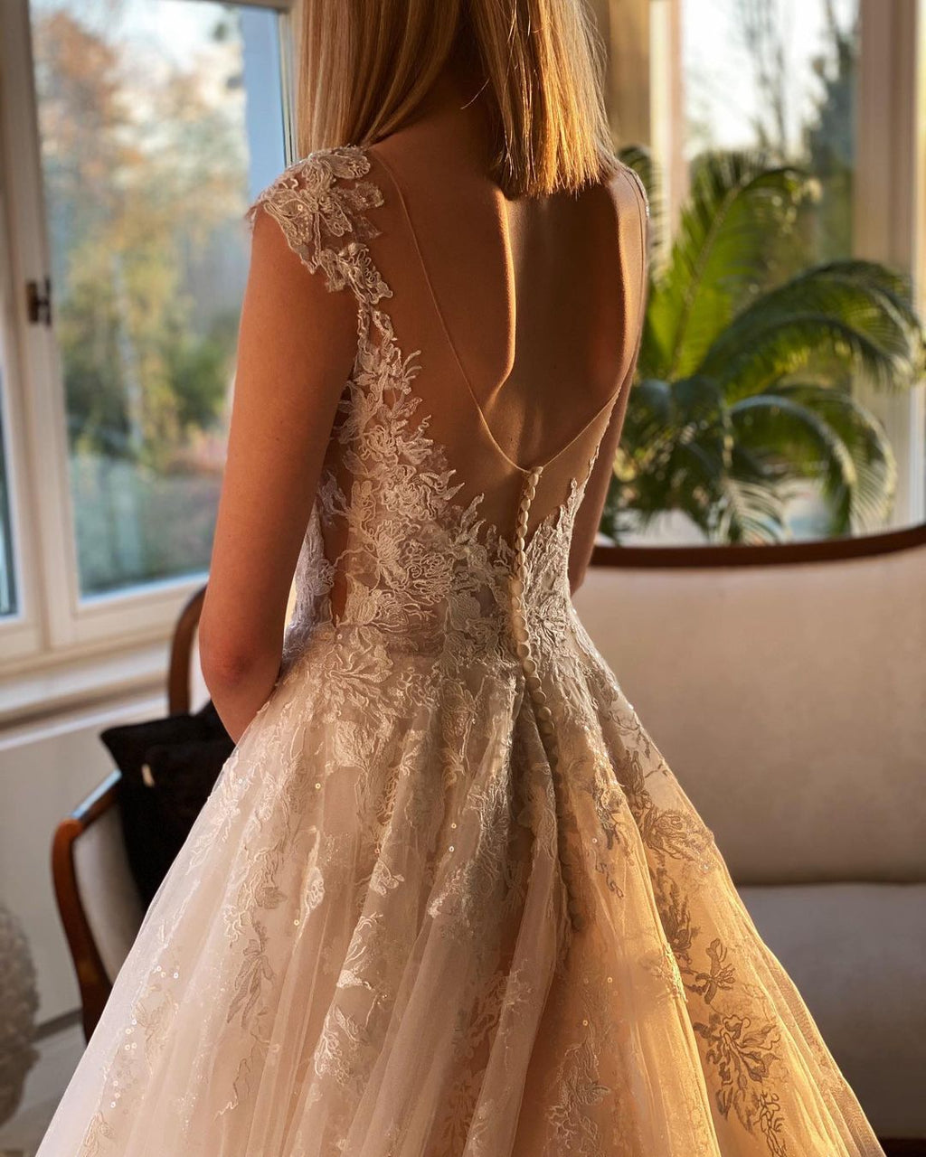 Robe de mariée longue en ligne A, appliques en dentelle, dos nu, traîne d'église