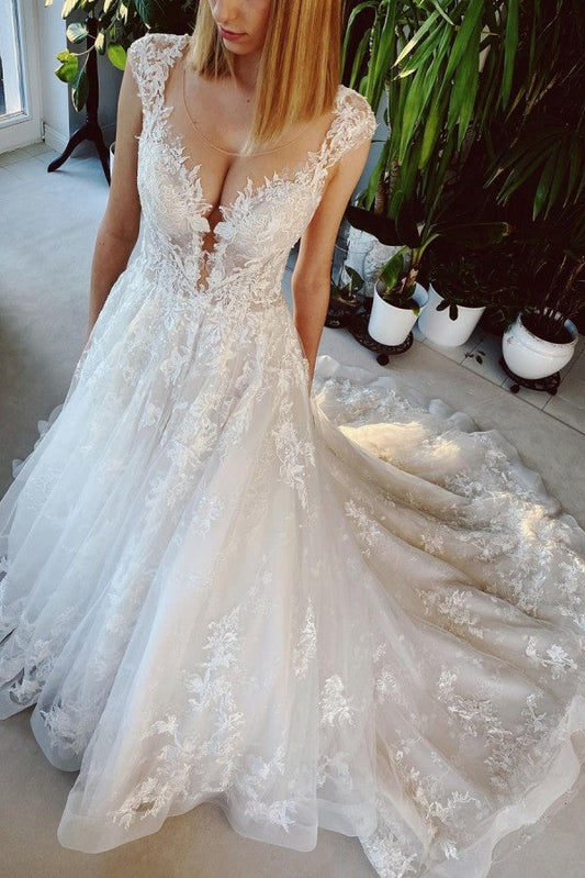 Langes A-Linien-Brautkleid mit Applikationen und Spitze und rückenfreiem Rücken