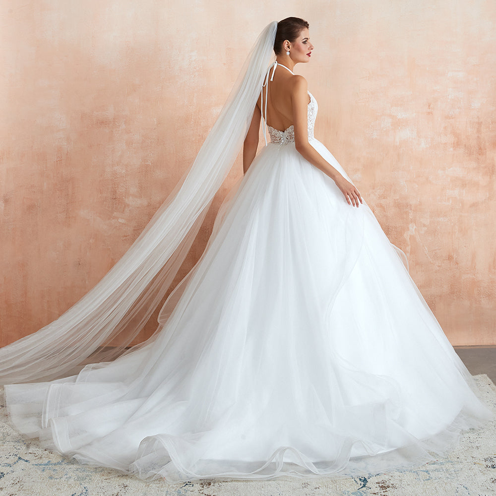 Robe de mariée longue en tulle, coupe trapèze, dos nu avec bretelles nouées et appliques