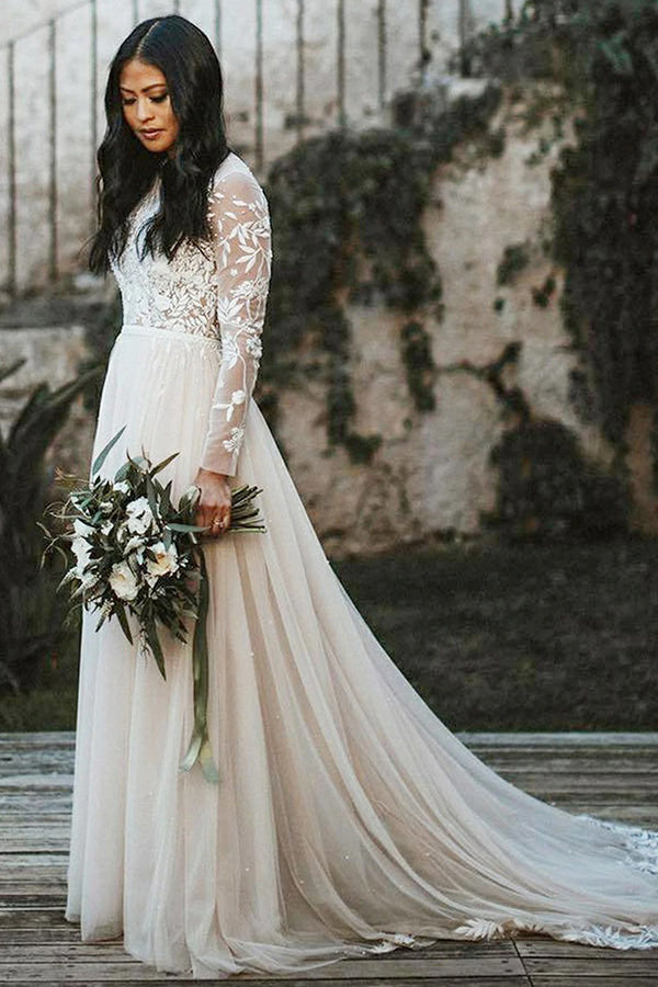 Robe de mariée longue en tulle à jupe évasée, col en goutte d'eau en dentelle avec manches