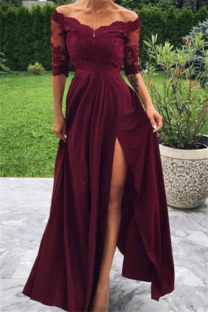 Langes, schulterfreies, burgunderrotes Ballkleid in A-Linie mit Schlitz vorne und Ärmeln