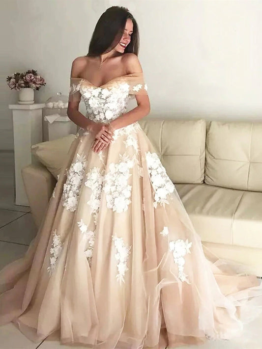 Langes A-Linien-Abendkleid mit schulterfreier Spitze und Applikationen