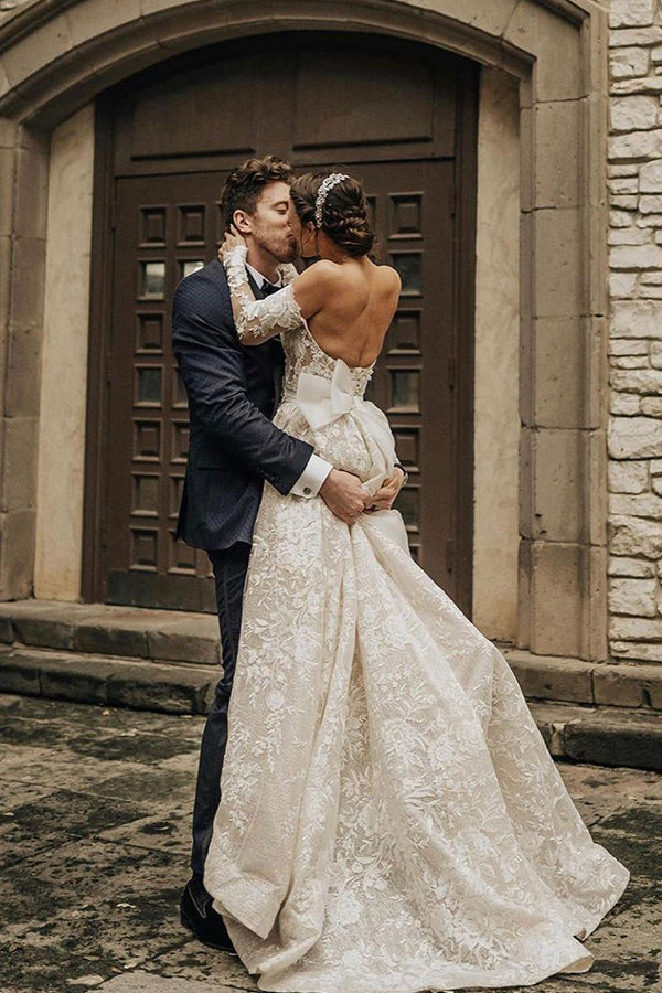 Robe de mariée longue en dentelle, ligne A, décolletée épaules nues avec manches