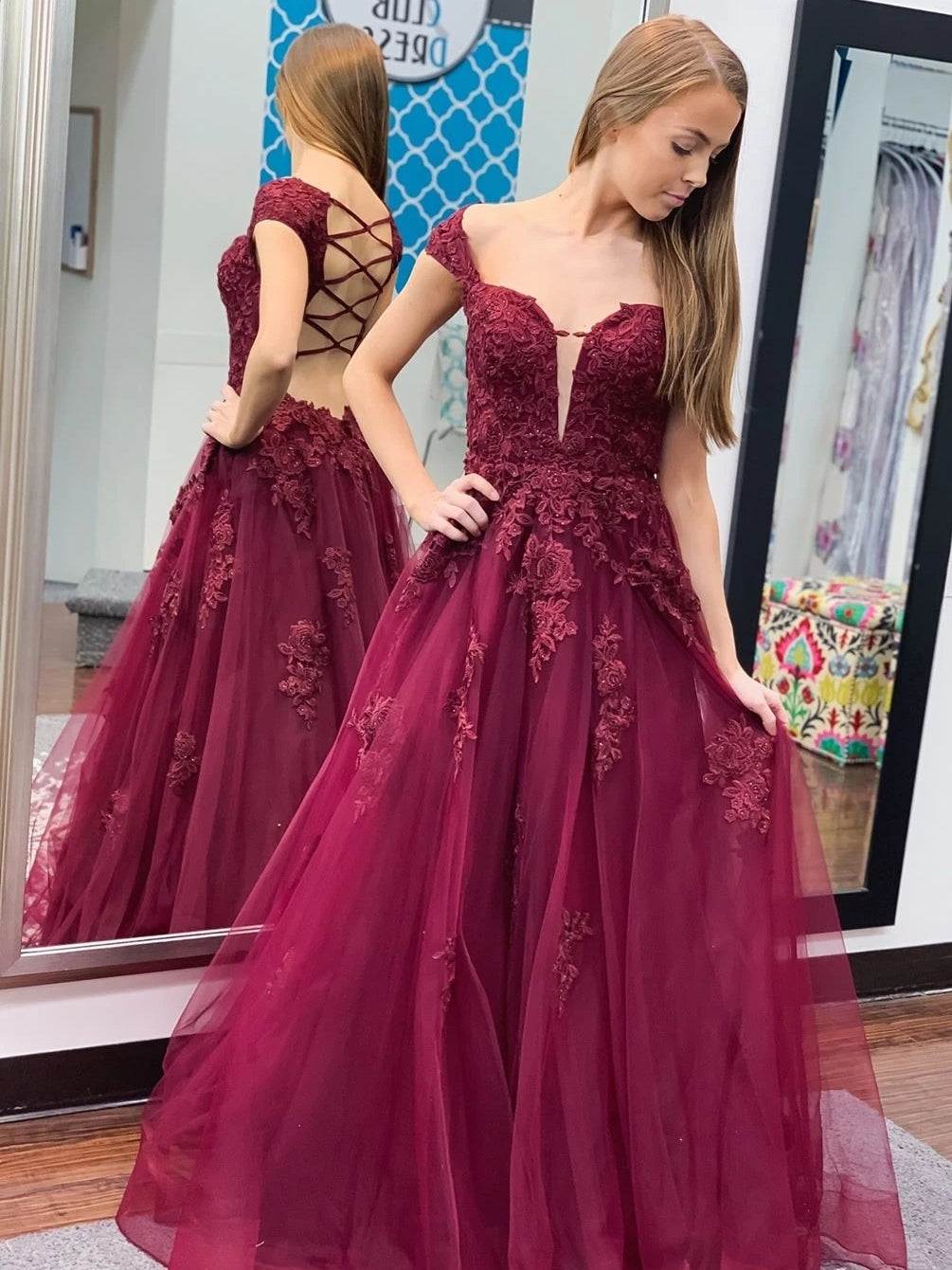 Vestidos longos de baile formais com corte evasê, decote ombro a ombro, costas abertas e renda
