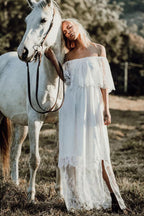 Robe de mariée longue en tulle et dentelle, coupe évasée, décolletée épaules dénudées