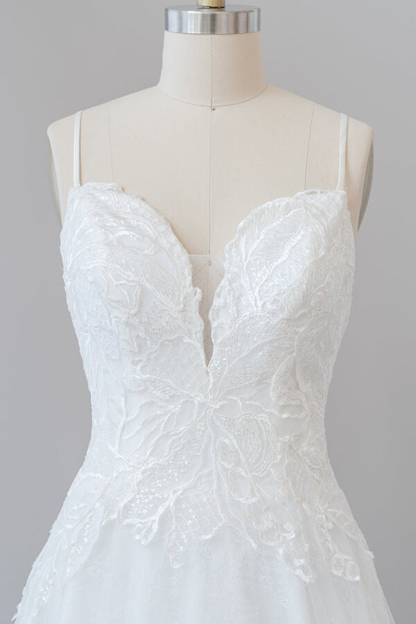 Robe de mariée longue en ligne A avec fines bretelles, appliques et dos en tulle sans dos