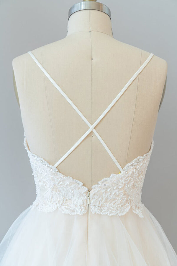 فستان زفاف طويل على شكل حرف A بحمالات رفيعة من الدانتيل والتول بدون ظهر