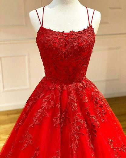 Langes A-Linien-Ballkleid mit Spaghettiträgern, Spitze und Tüll und offenem Rücken
