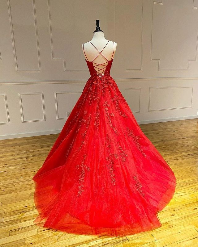 Langes A-Linien-Ballkleid mit Spaghettiträgern, Spitze und Tüll und offenem Rücken