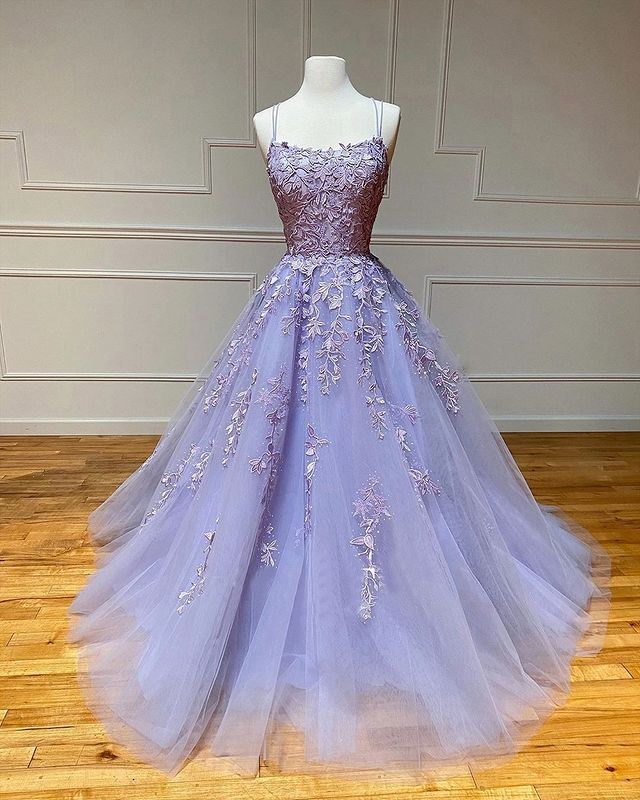 Robe de bal longue en tulle avec bretelles spaghetti, dos ouvert et dentelle en ligne A