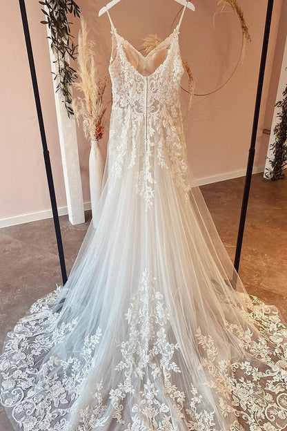Langes A-Linien-Brautkleid mit Spaghettiträgern und Herzausschnitt, Applikationen, Spitze und Tüll