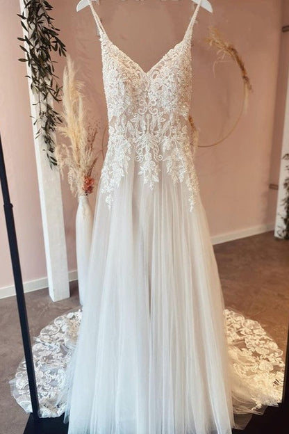 Langes A-Linien-Brautkleid mit Spaghettiträgern und Herzausschnitt, Applikationen, Spitze und Tüll