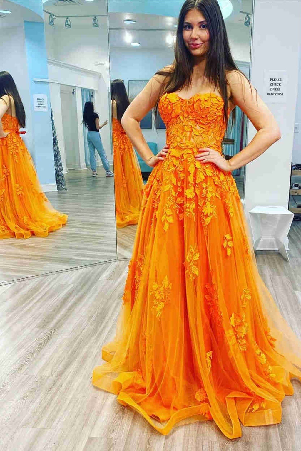 Robe de bal longue orange en tulle et dentelle, sans bretelles, coupe évasée, tenue de soirée formelle