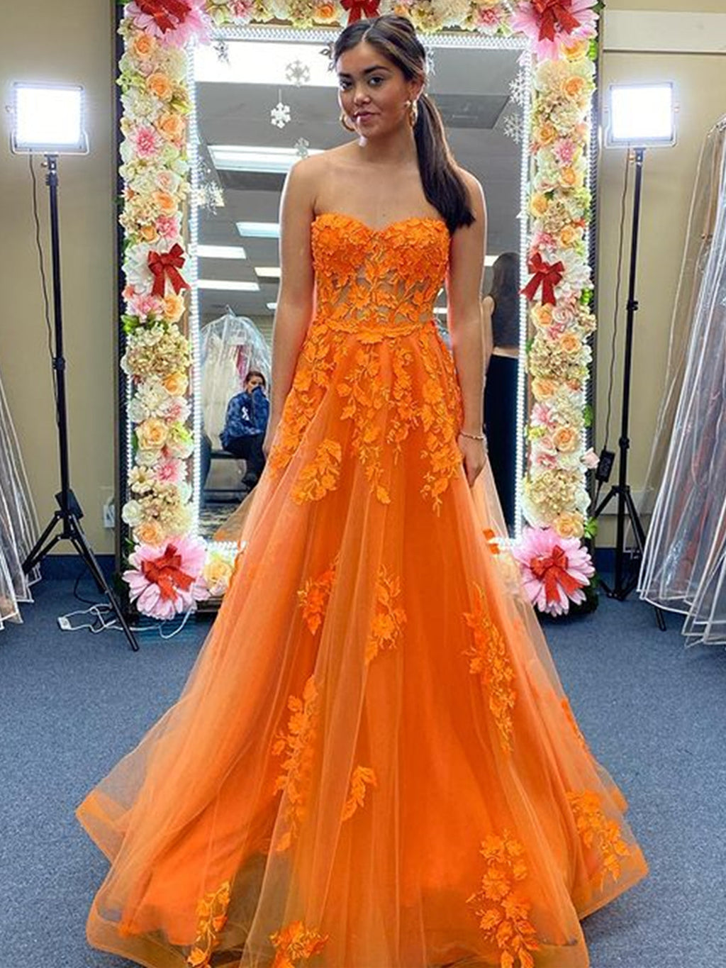 Robe de bal longue orange en tulle et dentelle, sans bretelles, coupe évasée, tenue de soirée formelle