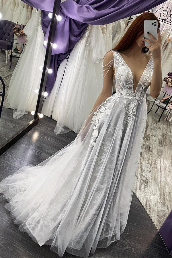 Robe de mariée longue en ligne A avec bretelles, col en V, appliques, perles et dos nu