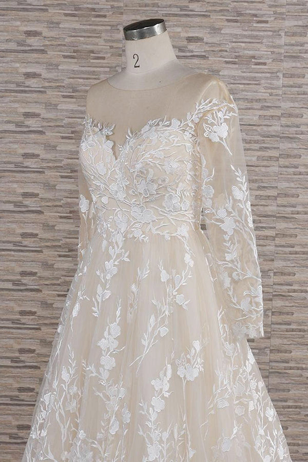 Vestido de noiva longo em linha A com decote coração, aplicações e tule, com mangas