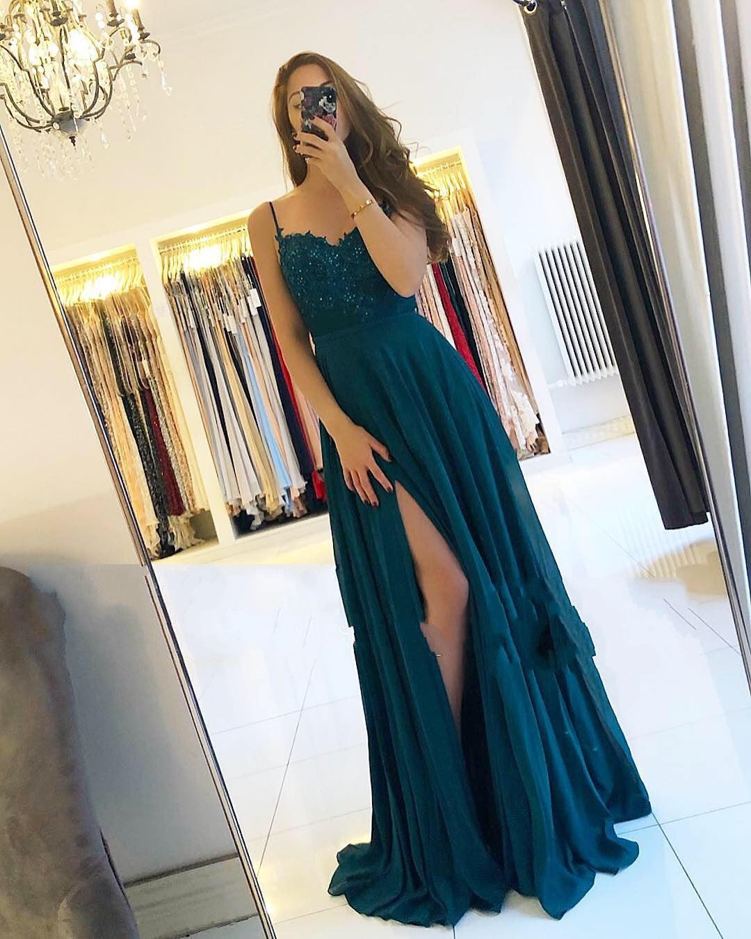 Robe de bal longue en mousseline à encolure cœur avec fente, coupe évasée
