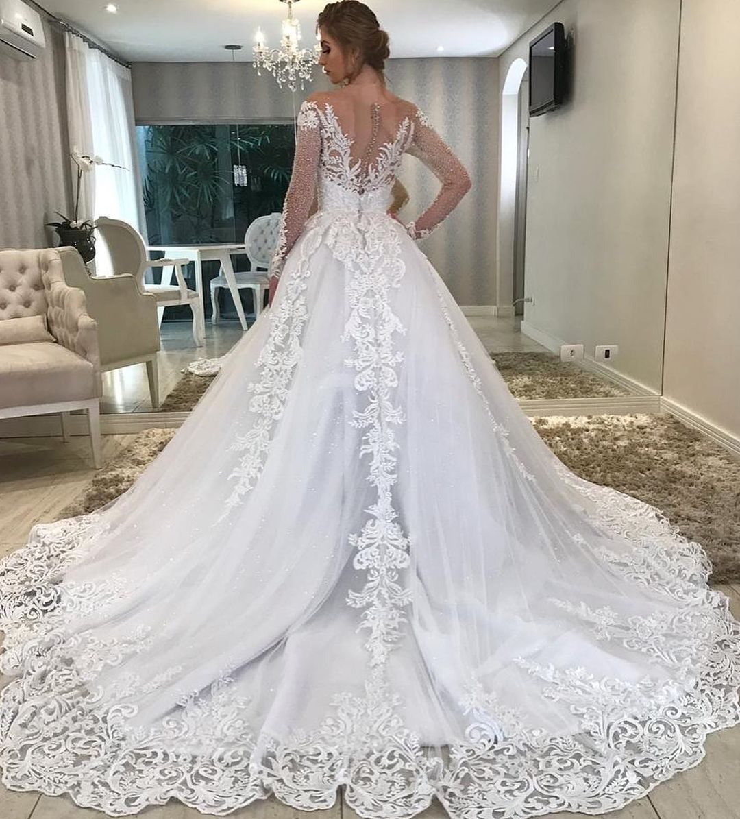 Vestido de Noiva Longo em Linha A com Decote Coração, Ombros Descobertos, Aplicações de Renda e Lantejoulas, com Mangas